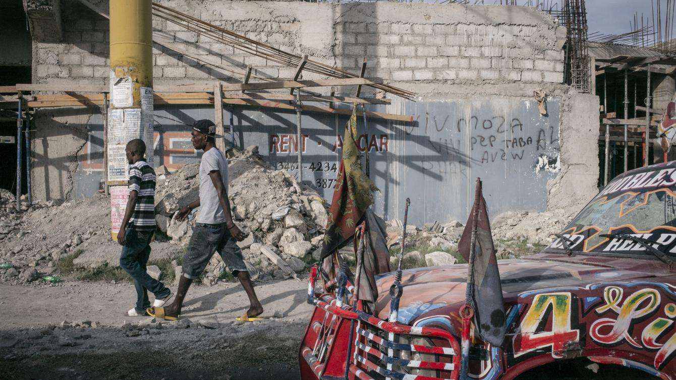 In Port-au-Prince, on the way to MSF's Tabarre hospital, the roads are full of colorful “tap-tap” – the collective taxis used in Haiti.  