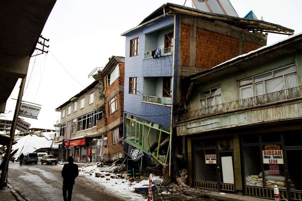 In the aftermath of the strong earthquakes that struck eastern Turkey on October 23rd and November 9th, Médecins Sans Frontières (MSF) teams - in collaboration with local organisations - have distributed 2,000 winterised tents and 2,000 cooking kits to 12,000 people living in Van and Ercis; the cities most affected by the quake