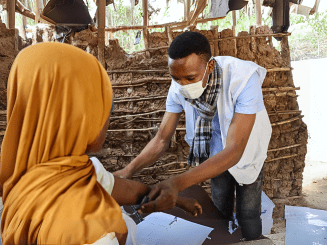 An MSF nurse wears a reusable face mask in Mozambique. 