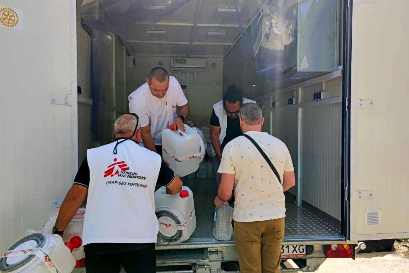 MSF teams provide people with water and and containers for storage, Oleksandrivka, Mykolaiv region, Ukraine.