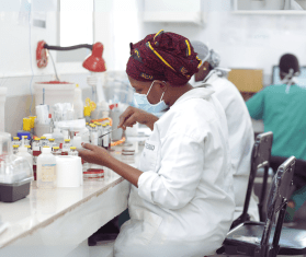 An MSF staff member in a laboratory.