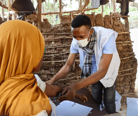 An MSF nurse wears a reusable face mask in Mozambique. 