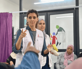 MSF staff train Palestinian women on basic first aid in the West Bank.